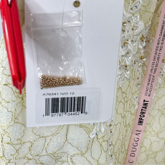 Mac Duggal 79341 Floral Appliqués Sleeveless Plunge Neck Trumpet Gown, Size 12 - Picture 7 of 13